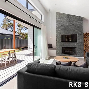 Камин отделка декоративным камнем 3D мозаика из камня RKS SLATE Кварцит Monsoon Black Rockface