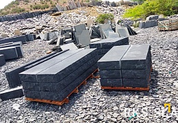 Ступень из камня, Belgian Black, колотая, 1000х300х150 мм