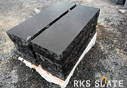 Ступень из камня, Belgian Black, колотая, 1000х300х150 мм