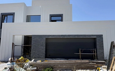 Фасад дома в Новороссийске: RKS SLATE Кварцит Silver Grey Natural в экстерьере