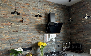 3D панели RKS SLATE Сланец Multicolor Classic в интерьере кухни. Объект г. Белгород.