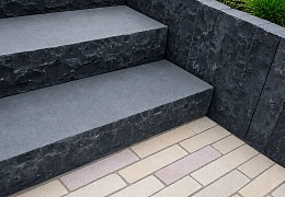 Ступень из камня, Belgian Black, колотая, 1000х300х150 мм
