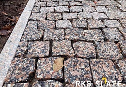Гранитная брусчатка Южно-Султаевская, колотая 100х100 мм