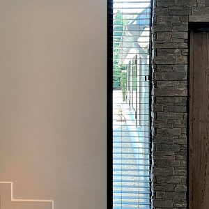 Декоративный камень в отделке интерьера RKS SLATE Сланец Black Slate Country