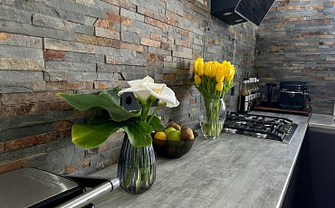 3D панели RKS SLATE Сланец Multicolor Classic в интерьере кухни. Объект г. Белгород.