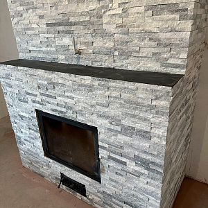 Плитка камень для камина 3D панели из натурального камня Мрамор Cloudy Grey Classic — RKS SLATE