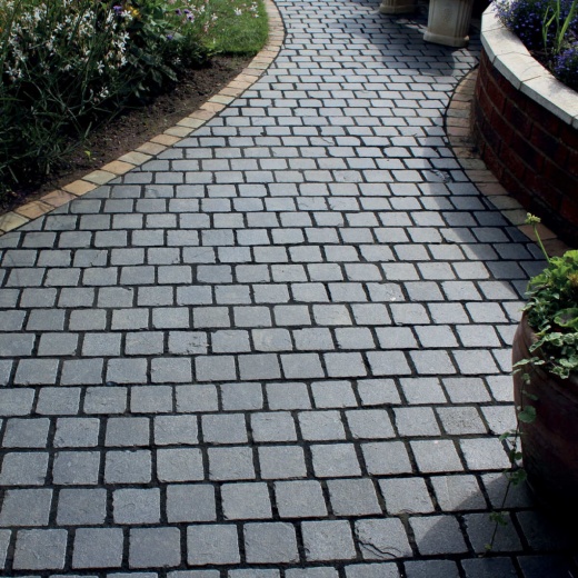 Состаренная брусчатка RKS Slate Templ Belgian Black Limestone 100х100 мм. Прочная тротуарная плитка и плитка для пола из натурального известняка. Лучшая цена на плитку из камня известняк