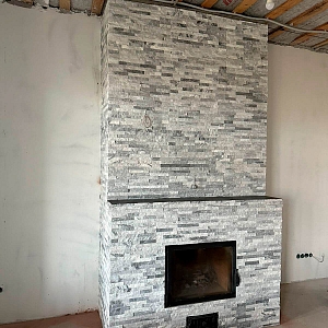 Природный камень для камина 3D панели из натурального камня Мрамор Cloudy Grey Classic — RKS SLATE