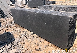 Ступень из камня, Belgian Black, колотая, 1000х300х150 мм